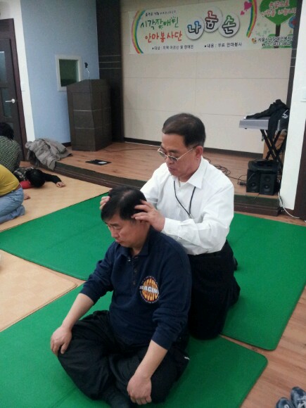 서울시각장애인복지관 "안마봉사단 나눔손" 무료 안마 봉사