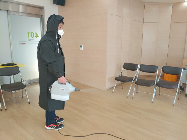 방이복지관 전체 방역을 실시