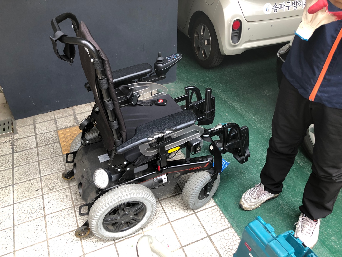 사회복지법인 세방 이의순재단 전동휠체어 배터리 교체지원