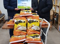방이골프모임 후원품전달.jpg